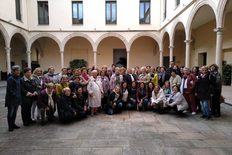 El Ayuntamiento recibe a cinco asociaciones de mujeres de Moguer y de Mazagón