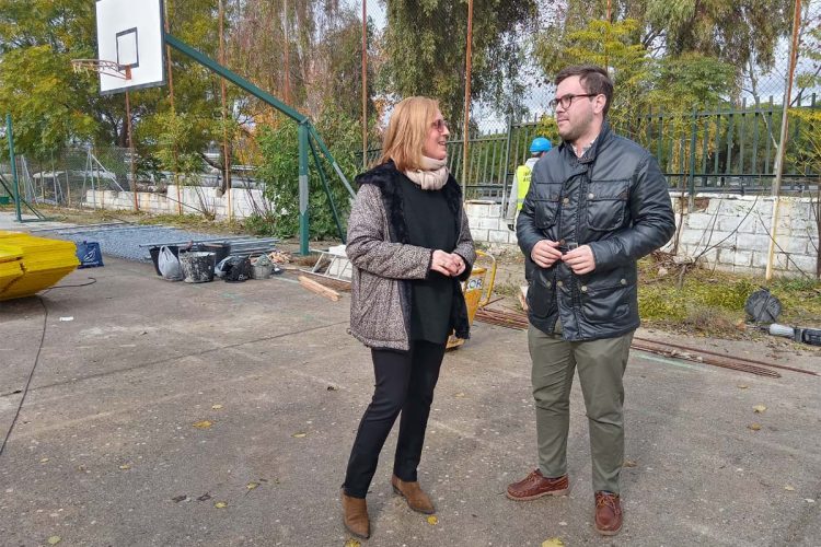 La Junta inicia la reparación del muro exterior del colegio Virgen de la Cabeza que se desplomó tras las lluvias de hace dos años