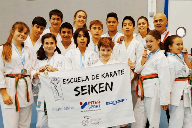 Los alumnos de la Escuela de Kárate Seiken se traen siete medallas del Trofeo Promesas de Río Gordo