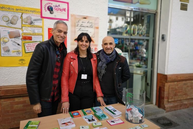 Salud Pública del Área Sanitaria Serranía instala una mesa informativa con motivo del Día Mundial de la Lucha frente al VIH/SIDA