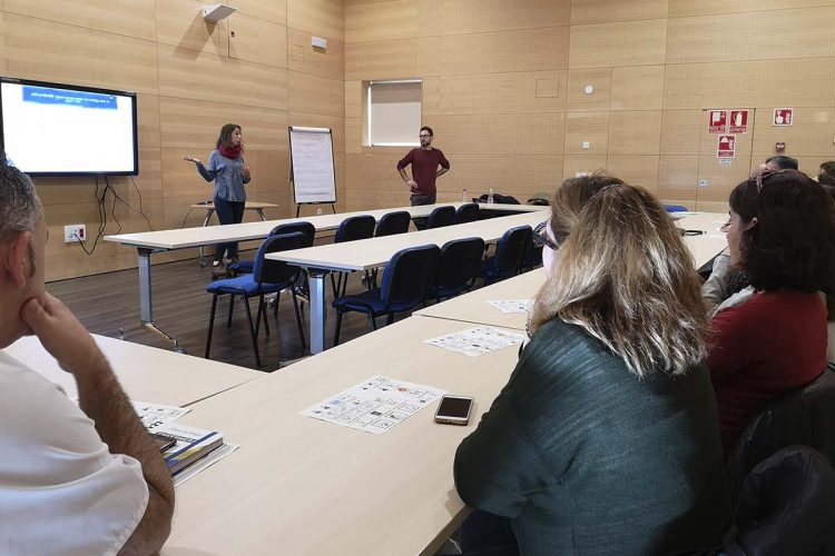 Profesionales de Pediatría del Hospital de la Serranía participan en una sesión de sensibilización con la asociación AOPA