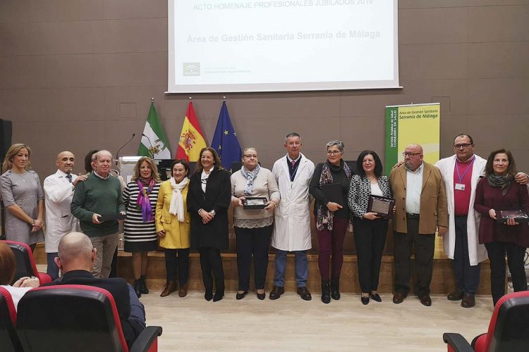 El Área Sanitaria Serranía ofrece un homenaje a los profesionales que se han jubilado este año