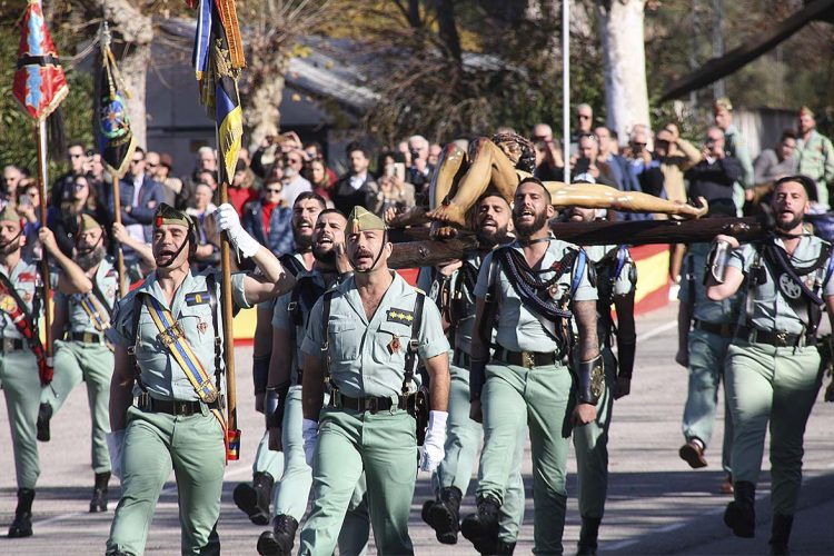 La Legión celebra el día de la Patrona de Infantería, la Virgen de la Inmaculada, con una parada militar