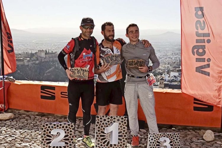 Leo Pavón, del Club Harman Trail, queda segundo en senior masculino en la San Silvestre Montañera de Granada