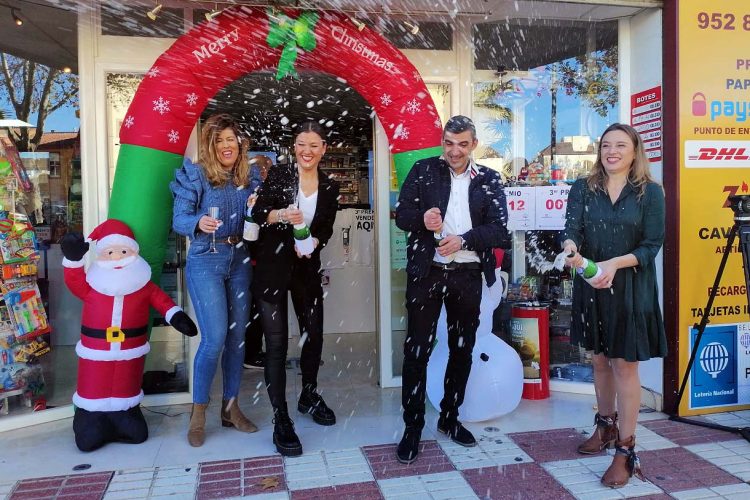 Lotería de Navidad: Ronda se tiene que conformar con un décimo del tercer premio y con otros cuatro de un quinto