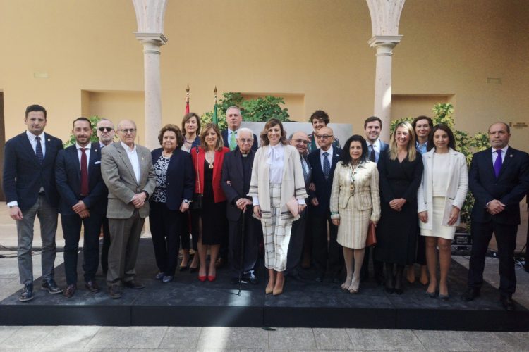 El Ayuntamiento reconoce a Pepa Borrego, Jesús Flores y Alonso Ros por el Día de Andalucía