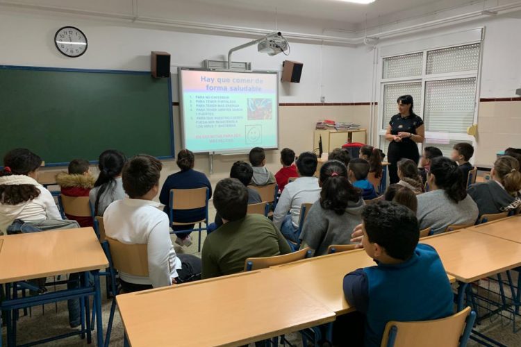 Ofrecen un taller sobre alimentación saludable en el colegio de Padre Jesús