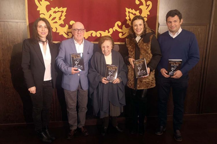 Un libro muy elaborado y ameno recopila la dilatada historia de los Coros y Danzas de Ronda