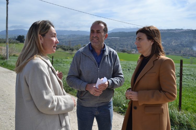 La Junta y el Ayuntamiento destinan 170.000 euros para arreglar el camino de La Hedionda que comunica Ronda con el Llano de la Cruz