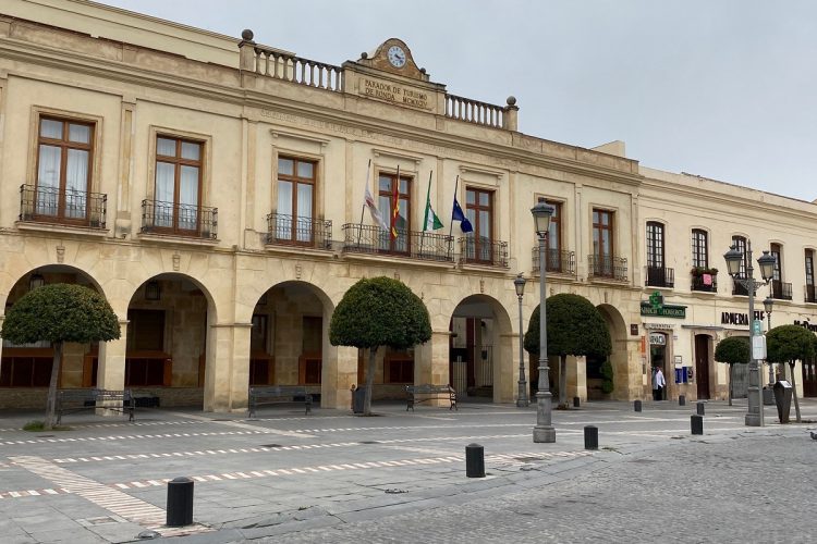 El Parador de Ronda dona a la Residencia de Ancianos de las Hermanitas de los Pobres 200 kilos de alimentos