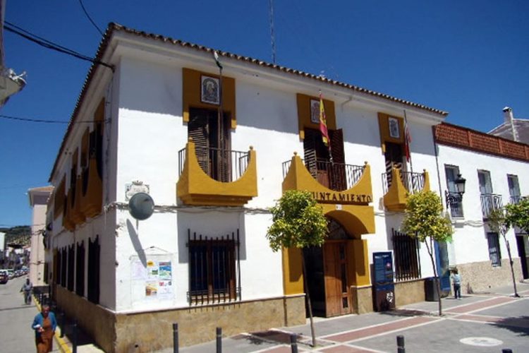 El Ayuntamiento de Alcalá del Valle se plantea aislar el pueblo tras registrarse dos casos de coronavirus en la residencia de personas mayores