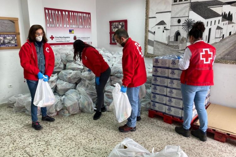 Coronavirus: El Ayuntamiento y Cruz Roja adelantan el reparto mensual de alimentos a familias con dificultades