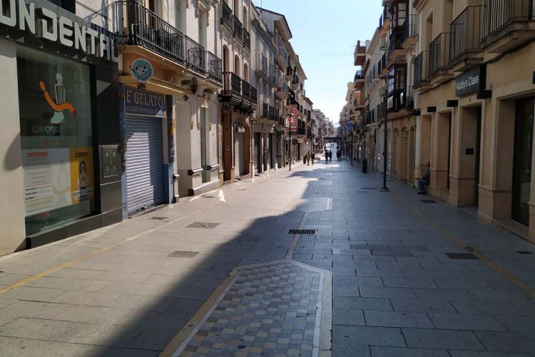 El Ayuntamiento amplía las medidas para evitar contagios por coronavirus prohibiendo las terrazas en las calles y con el cierre del cementerio