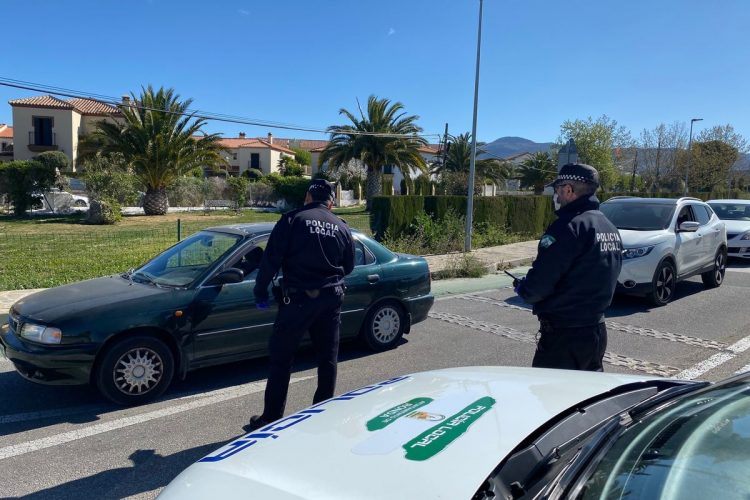 La Policía Local levanta dos nuevas actas por saltarse el confinamiento en casa y detiene a un sujeto cuando intentaba robar en un bar