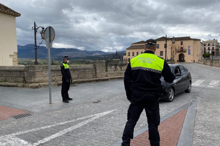 La Policía Local tramitó este pasado fin de semana 17 actas por incumplimiento de la normativa del Estado de Alarma