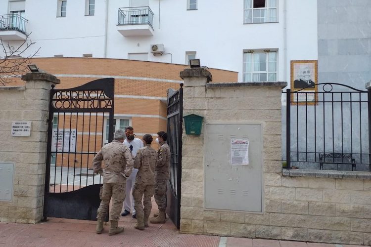 Despliegan efectivos de Infantería de Marina en Alcalá del Valle tras detectarse 21 casos de coronavirus