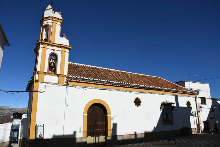 Los vecinos de Pujerra recaudan fondos para poder reparar la cubierta de su iglesia