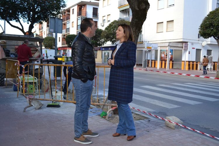 El Ayuntamiento eleva un paso peligroso de la avenida de Málaga donde se han registrado varios atropellos de peatones
