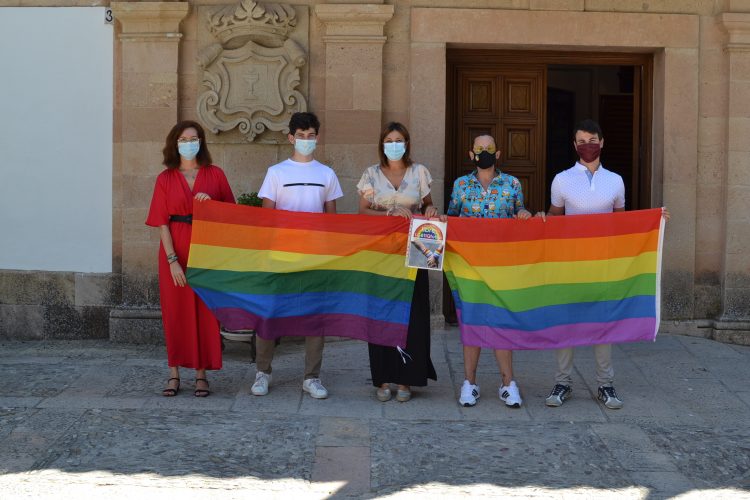 El Ayuntamiento, ‘Delta’ y ‘Entre bambalinas’ conmemorarán el día del orgullo LGTBI