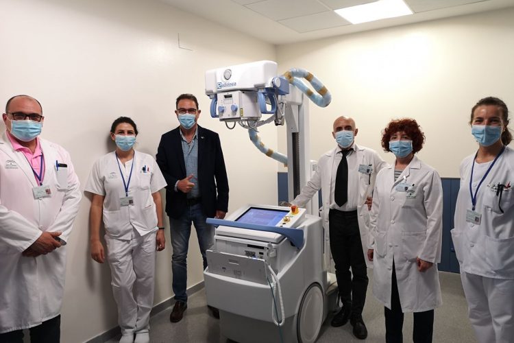El Hospital recibe un equipo de radiología portátil donado por Endesa para la lucha contra el Covid-19