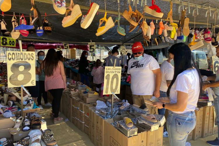 Ronda recupera el tradicional zoco dominical que se ha desarrollado con normalidad y siguiendo las medidas de seguridad