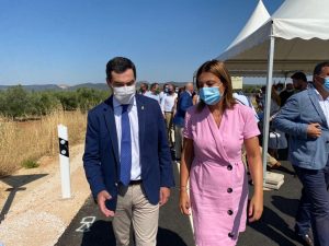 Juanma Moreno y Maripaz Fernández en la inauguración de la variante de arriate.