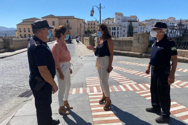 Las aceras del Puente Nuevo tendrán dos sentidos de paso para peatones: uno para el casco histórico y otro para plaza España