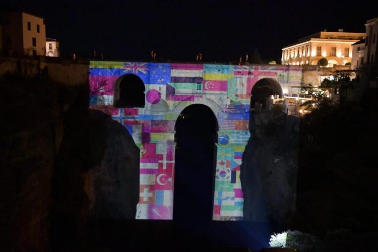 La Ciudad del Tajo celebró el Día del Turismo con la proyección en el Puente Nuevo del audiovisual ‘Ronda, ven’