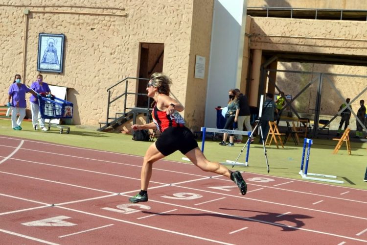 La atleta rondeña Encarni Villena consigue dos medallas de oro y dos de bronce en el Campeonato de España Máster