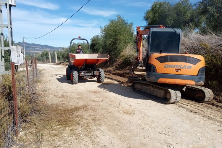 El Ayuntamiento pone en marcha las mejoras en el camino de La Hedionda con más 128.000 euros