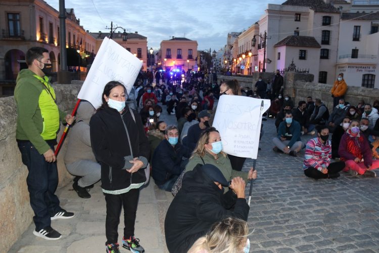 Empresarios rondeños se manifiestan para exigir ayudas de las administraciones para afrontar la crisis generada por la pandemia