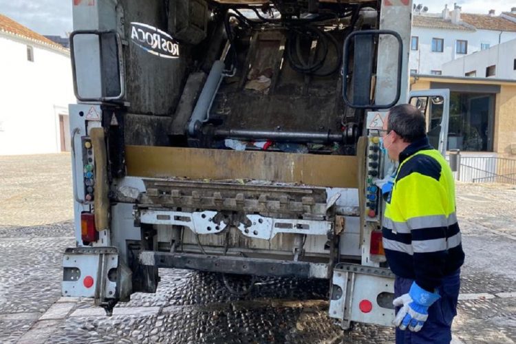 Soliarsa convoca una plaza de mecánico-conductor para el servicio de limpieza