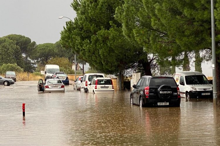 Una sorprendente tromba de agua anega calles de Ronda y provoca cortes de carreteras en la Serranía