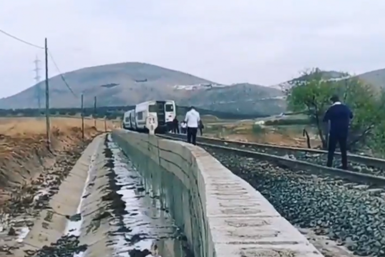 Cinco personas resultan heridas tras descarrilar el tren Intercity que cubría la línea Algeciras-Ronda-Bobadilla