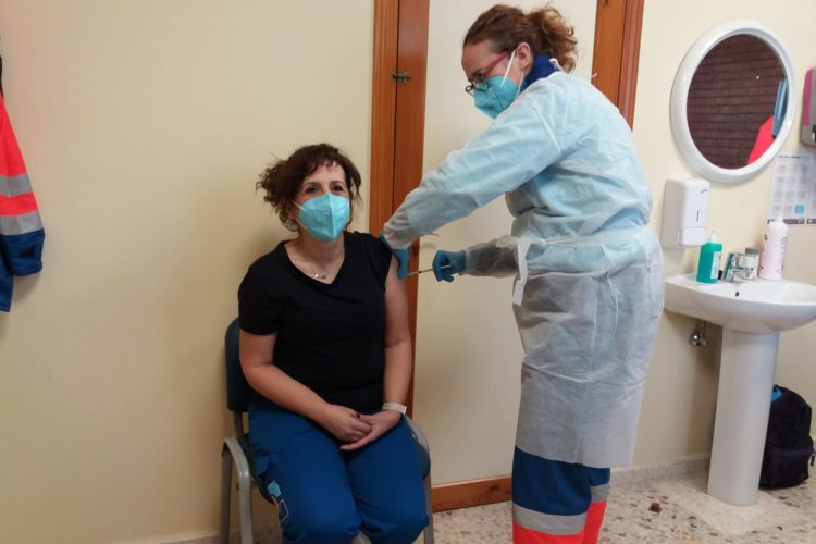 Llegan las primeras vacunas de Pfizer a la Serranía que hoy acumula 57 casos activos por Covid