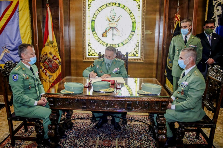 El coronel José De Meer releva en el mando del Tercio de la Legión de Ronda al coronel Francisco García-Almenta
