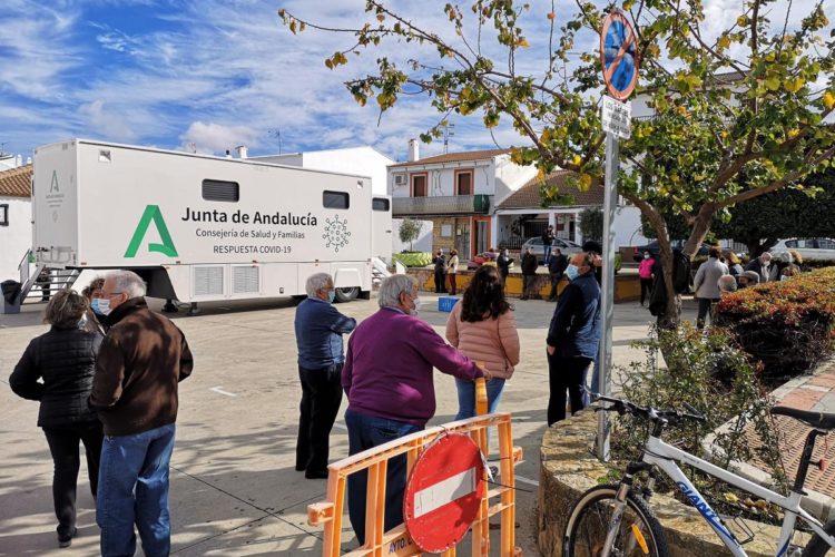 La Junta establece medidas de aislamiento en Cuevas del Becerro para controlar la alta tasa de contagios por Covid