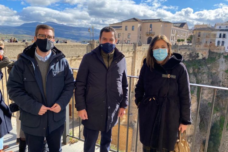 Juanma Moreno elige los paisajes de Ronda para pasar los primeros días del nuevo año 2021