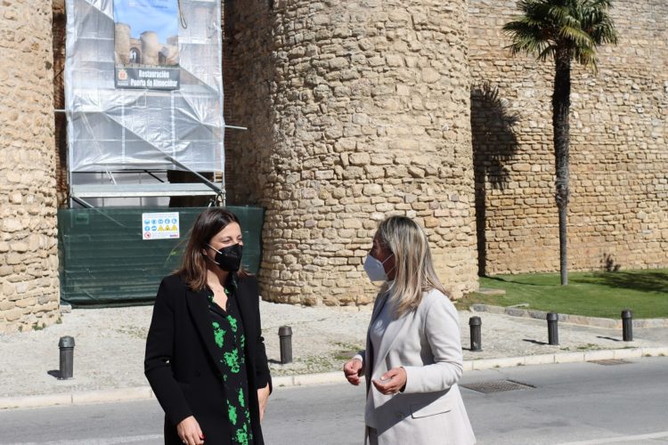 El Ayuntamiento inicia los trabajos de restauración de la histórica Puerta de Almocábar