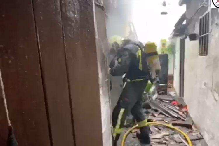Dos vecinos de Montecorto son evacuados tras declararse un incendio en su vivienda