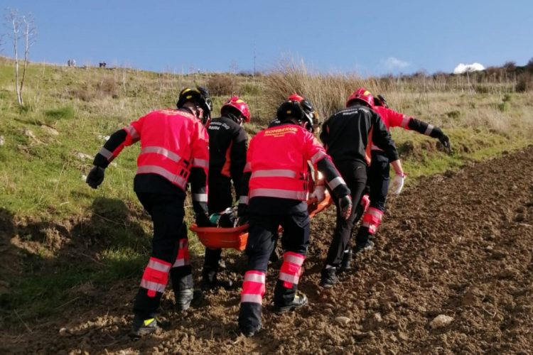 Un parapentista resulta herido durante un vuelo en Ronda y es trasladado al Hospital de la Serranía