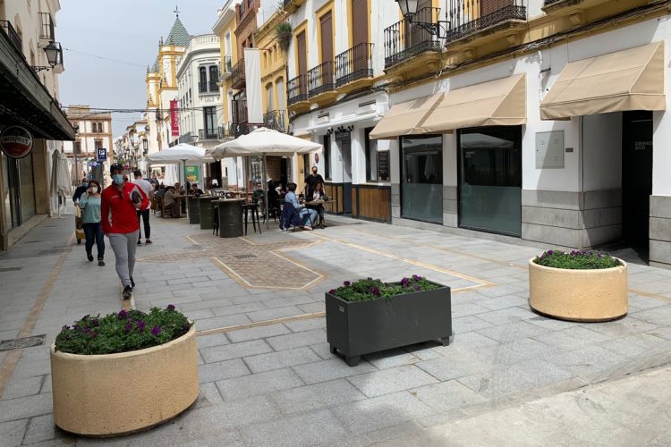 Hacen peatonal el último tramo de la calle Los Remedios que confluye con carrera Espinel