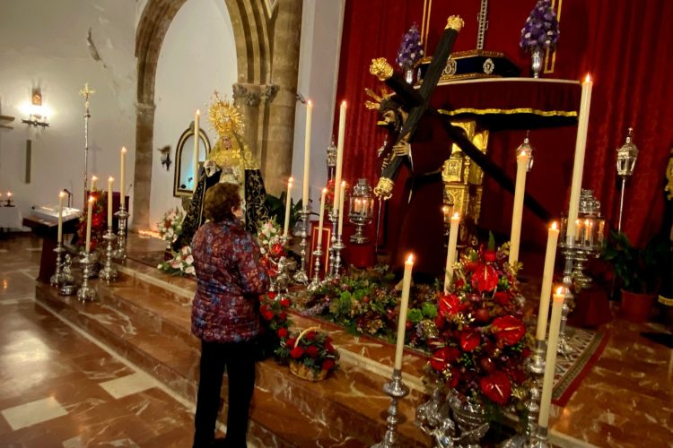 Cientos de fieles participan en la veneración de los titulares de la Hermandad de Padre Jesús