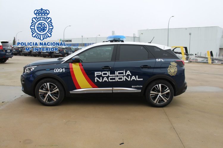La Comisaría de Policía Nacional ya cuenta con cinco nuevos coches patrulla híbridos enchufables