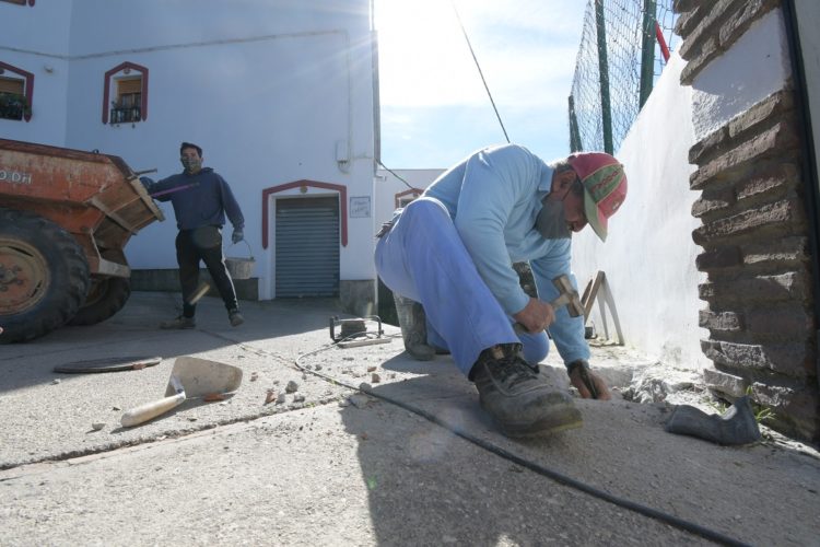 La Diputación destina 1,7 millones de euros a reparar las tuberías de agua afectadas por el incendio de Sierra Bermeja