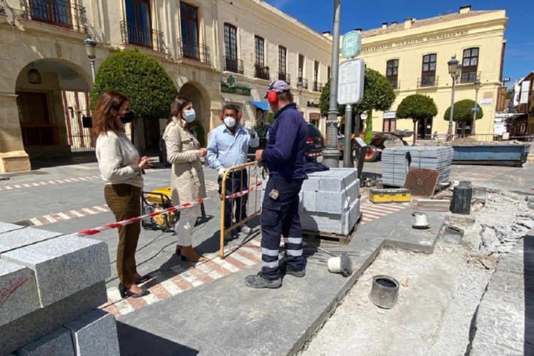 El Ayuntamiento pone en valor la plaza de España con un proyecto de mejora de su pavimento e iluminación