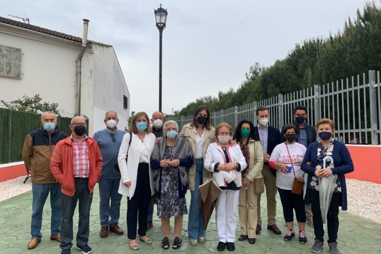 Ponen en servicio el vial trasero de la barriada de la Harinera tal y como reclamaban desde hace años los vecinos