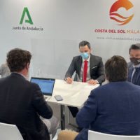 La delegación rondeña continúa manteniendo una amplia agenda de reuniones y contactos dando a conocer la oferta turística de la ciudad .