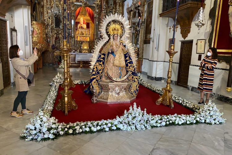Los rondemos veneran a la Virgen de la Paz, la patrona de la ciudad, en el día en que se debía celebrar su procesión