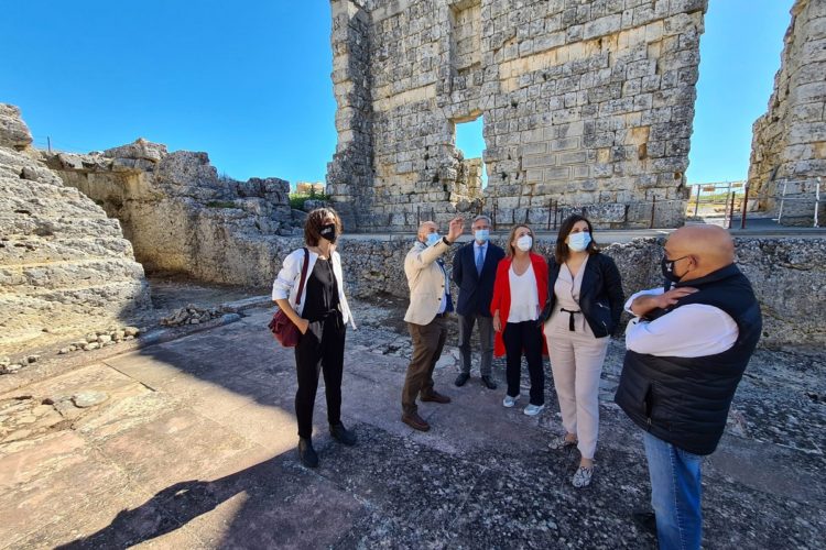 Ayuntamiento y Junta diseñarán un plan estratégico para poner en valor Acinipo y aumentar las visitas al yacimiento romano